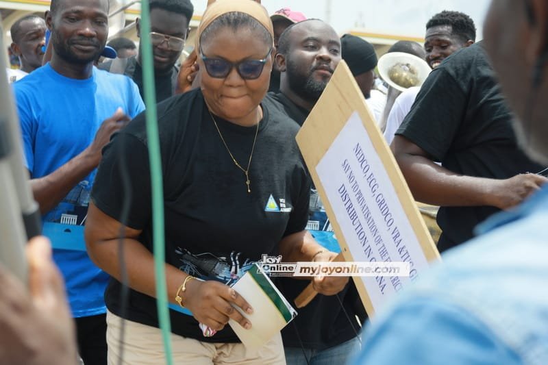 [PHOTOS] President Mahama applauds workers on May Day