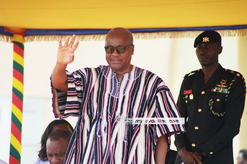 [PHOTOS] President Mahama applauds workers on May Day