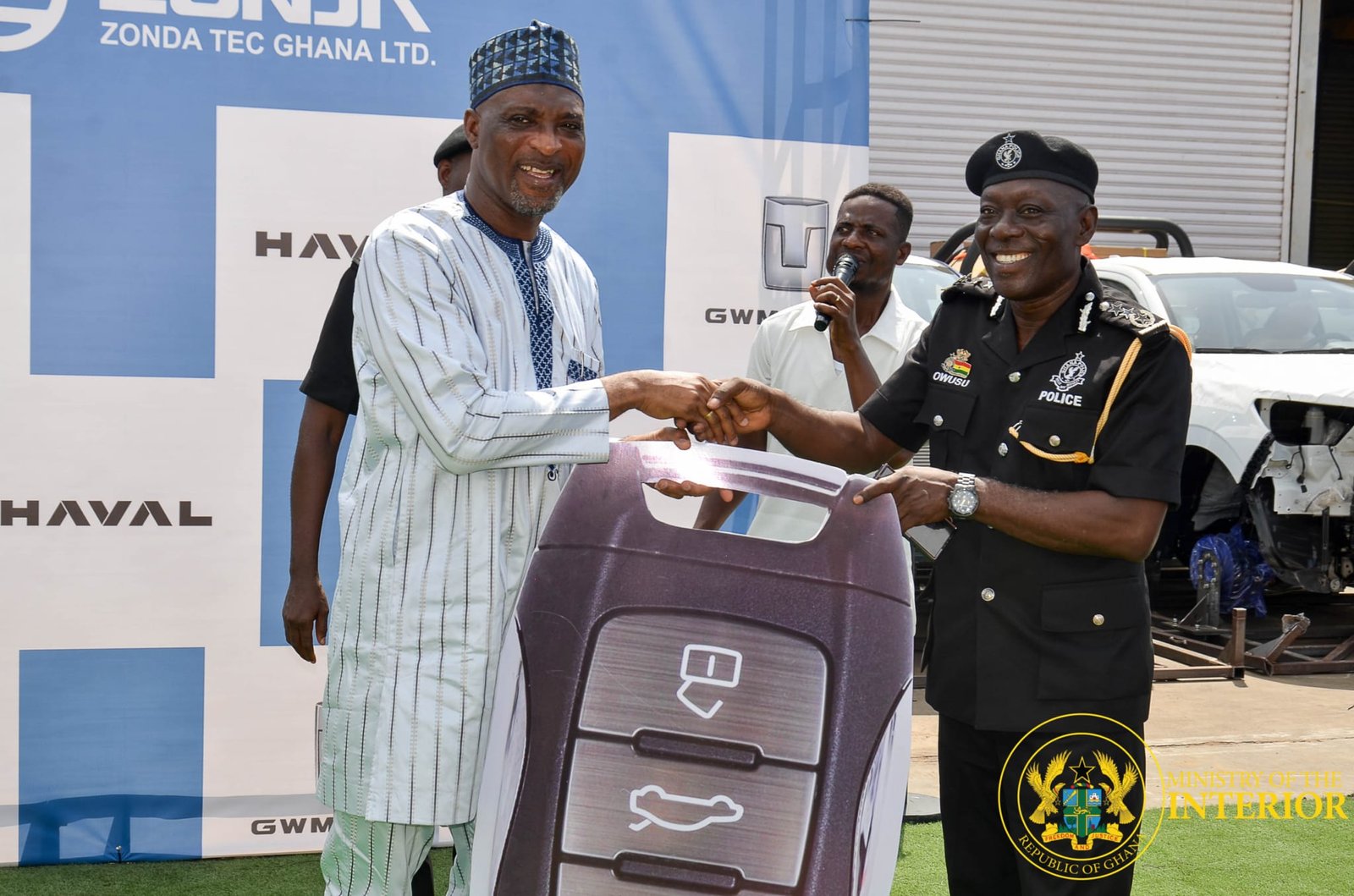 Interior Minister presents 60 pickups, 20 motorbikes to police for 24-hour economy security