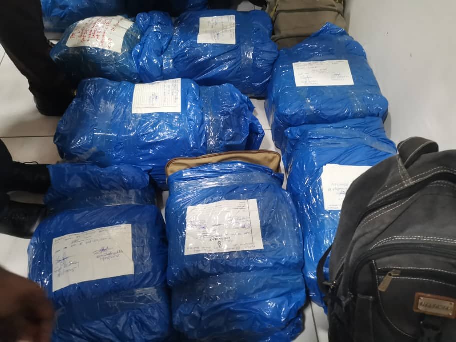 Gov't deports 3, to prosecute 3 other foreigners in latest gold smuggling bust