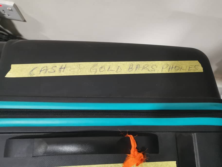 Gov't deports 3, to prosecute 3 other foreigners in latest gold smuggling bust
