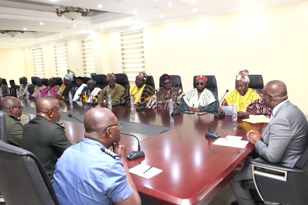 Defence Minister welcomes Northern chiefs in Central Region, praises their support