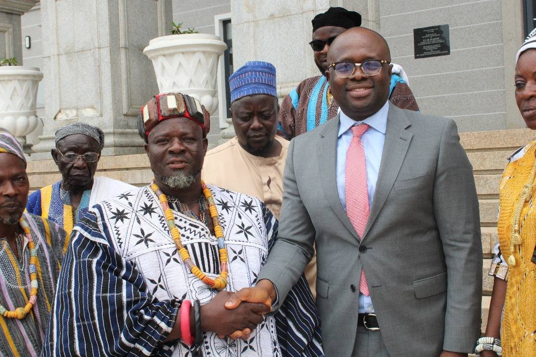 Defence Minister welcomes Northern chiefs in Central Region, praises their support